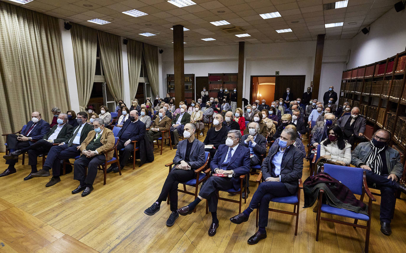 Fotos: Los periodistas Juan Fernández Miranda y Javier Chicote presentan en el Aula LAS PROVINCIAS su libro &#039;El jefe de los espías&#039;