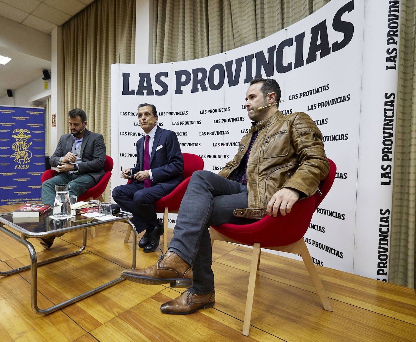 Fotos: Los periodistas Juan Fernández Miranda y Javier Chicote presentan en el Aula LAS PROVINCIAS su libro &#039;El jefe de los espías&#039;