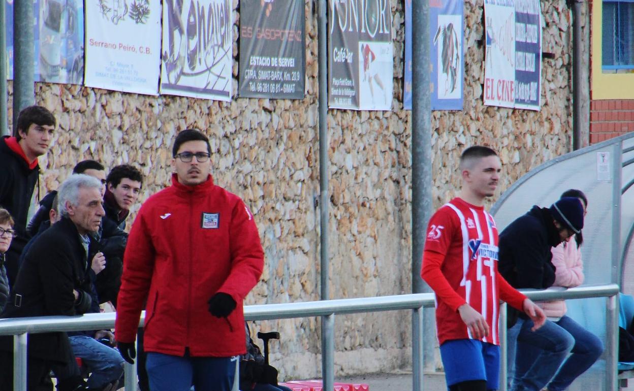 Enric, entrenador del CF Cullera. 