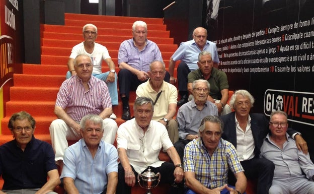 El Valencia homenajeó en 2017 al equipo ganador de la Copa por el 50 aniversario de su consecución. 