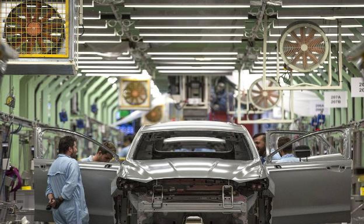 Ford Almussafes | Cada trabajador de Ford Almussafes perderá más de 3.000 euros al año a partir de 2026, según un economista