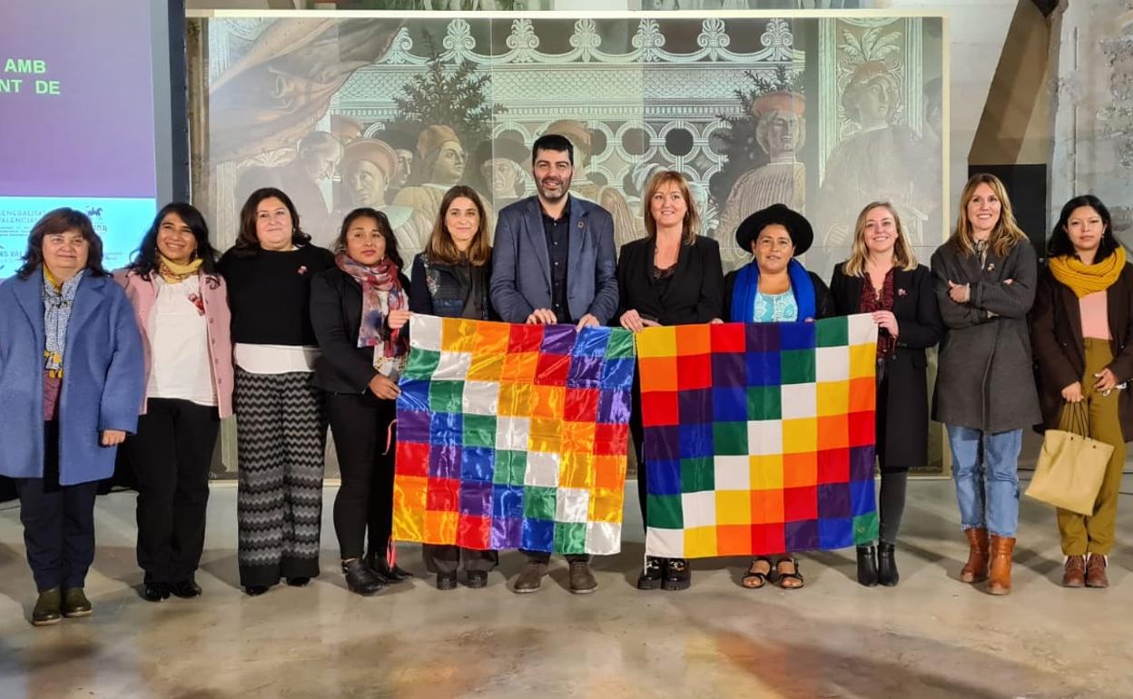 Participantes en las jornada del Fons Valencià per la Solidaritat celebrada en Xàtiva. 