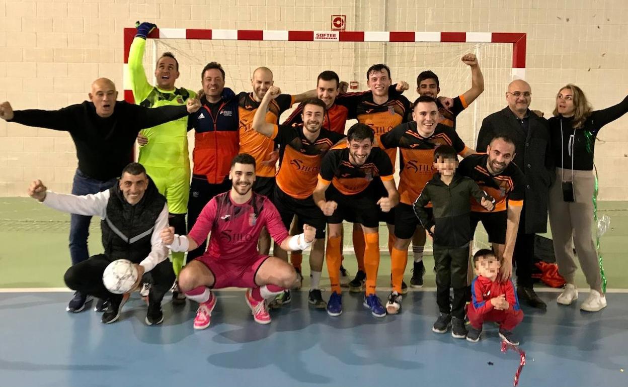 El equipo de Ràfol celebrando el título de liga. 