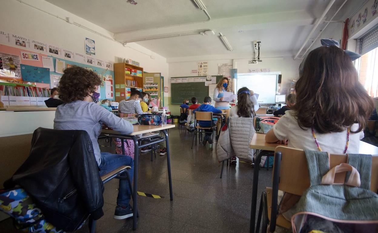 Alumnos de primaria en clase.