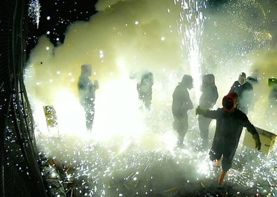 Imagen secundaria 1 - El alcalde, Sagredo, con las máxima representantes de la fiesta y un momento de la Cordà. 