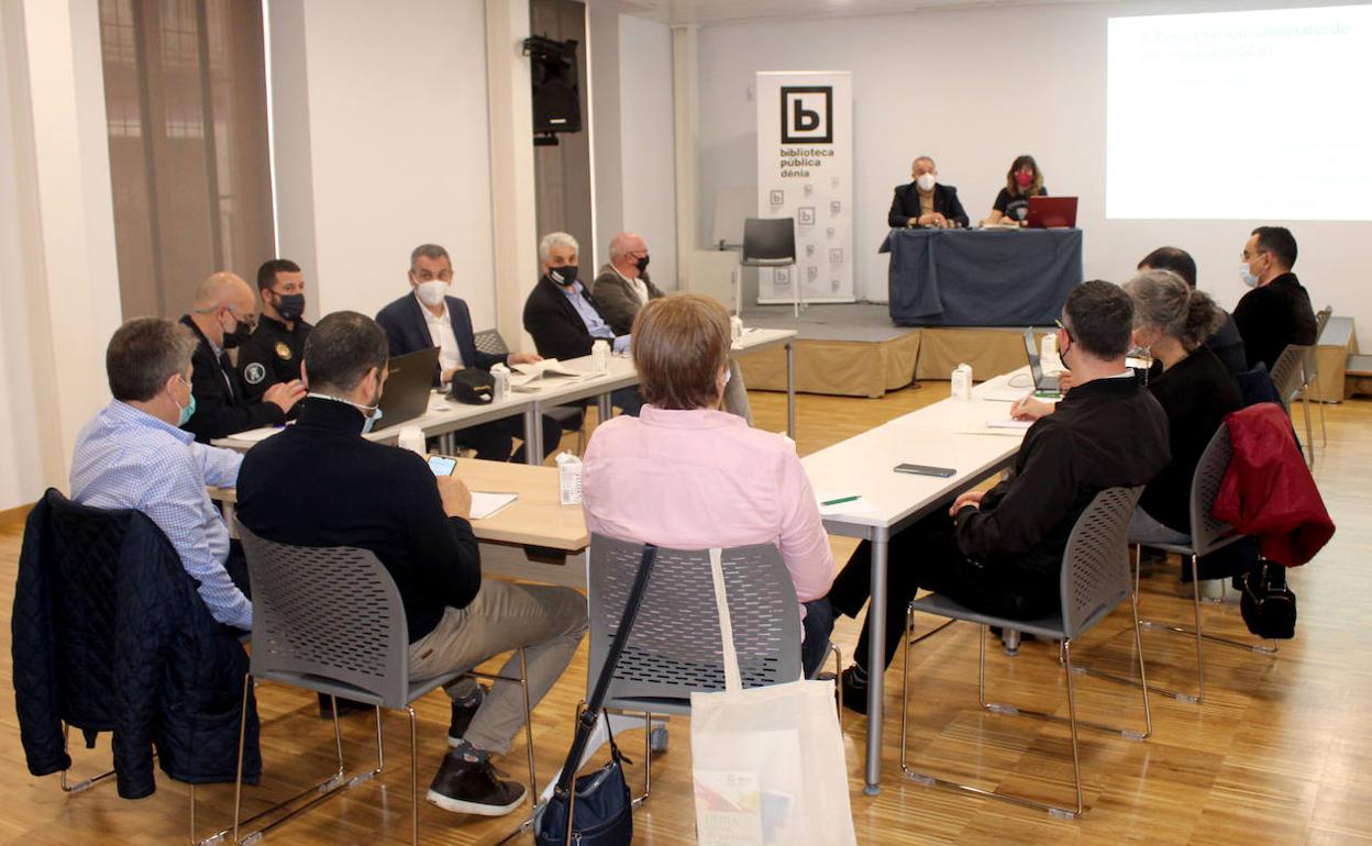 Un momento de la asamblea general de Fepsu celebrada en la Biblioteca Municipal de Dénia. 