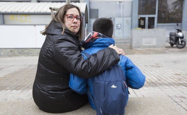 María José Cerverón con su hijo Javier, de 11 años.