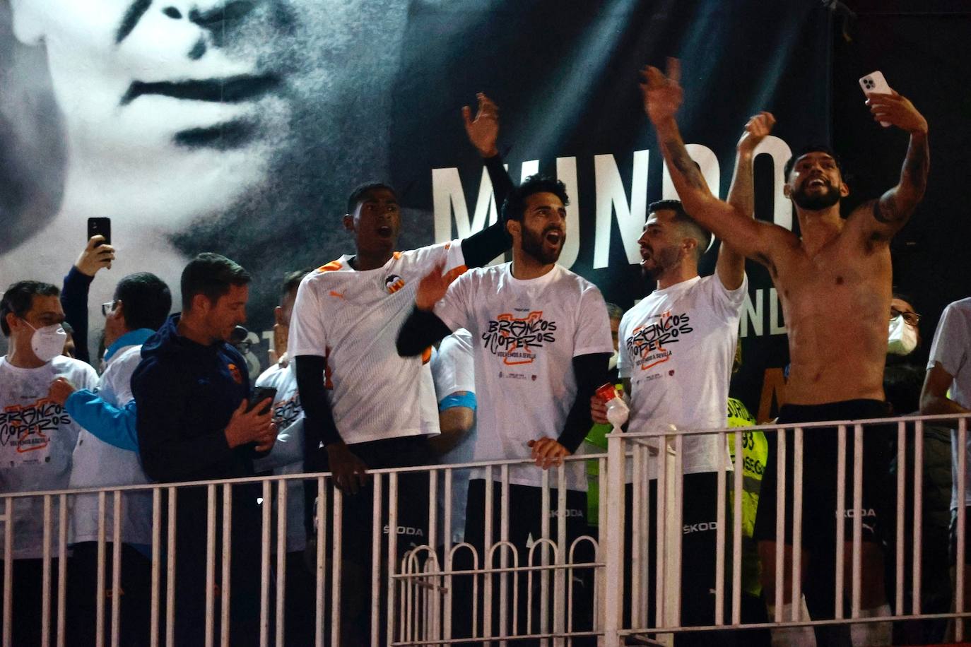 Fotos: Mestalla celebra el pase a la final de la Copa del Rey