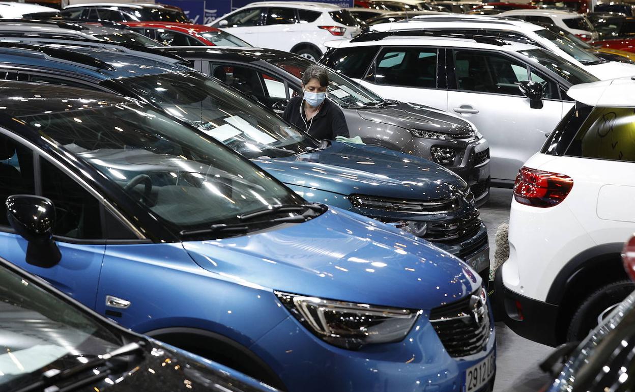 Vehículso expuestos en la feria de automóvil de Feria Valencia. 