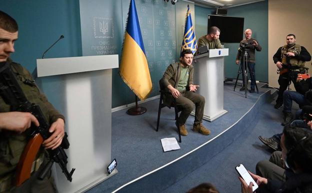 Volodímir Zelenski, durante la rueda de prensa ofrecida este jueves.