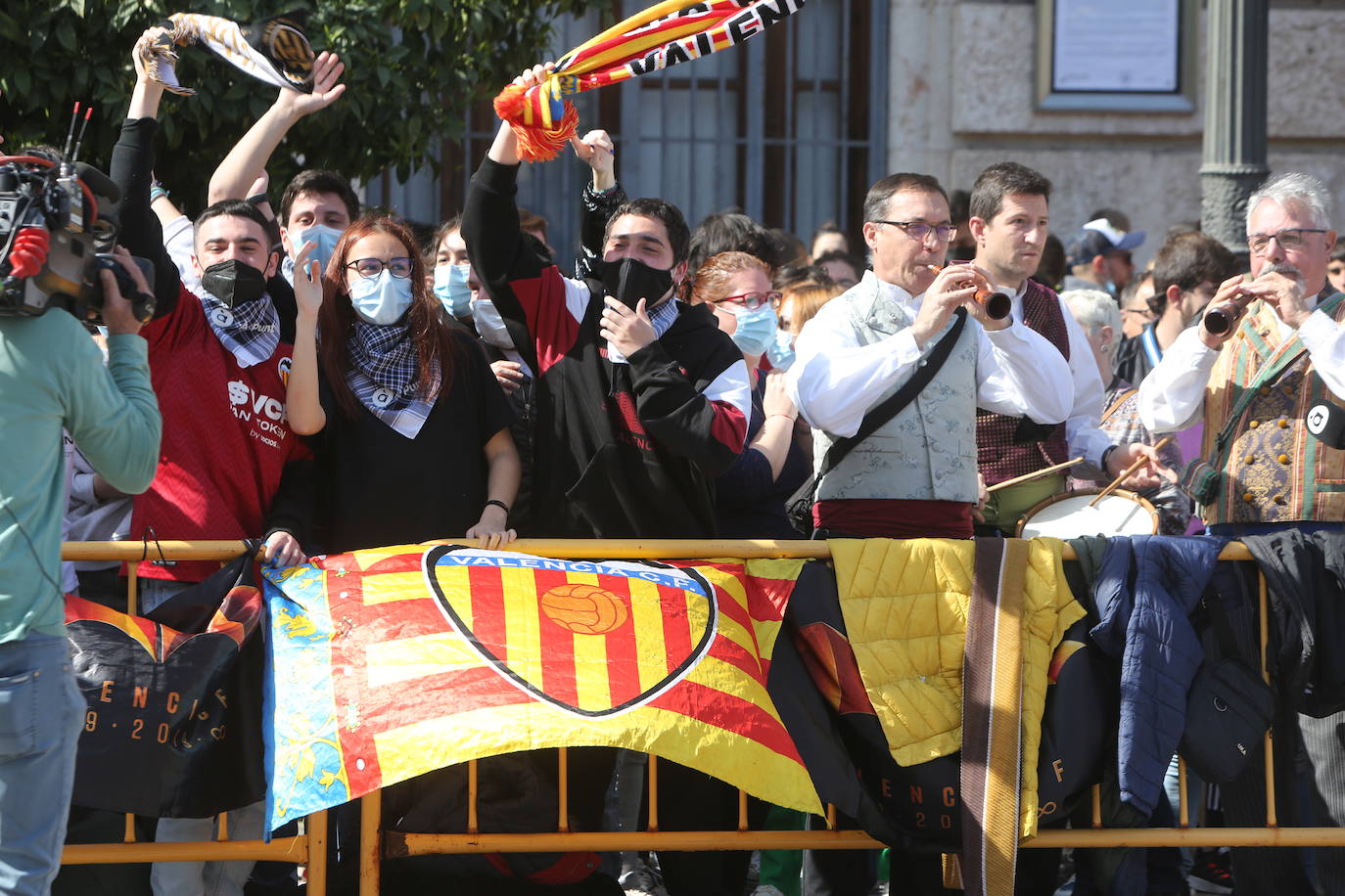 Pirotecnia Pibierzo, de León, dispara su terremoto berciano en la plaza del Ayuntamiento de Valencia