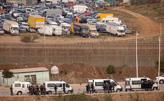 La vigilancia policial ha aumentado en la valla de Melilla. 