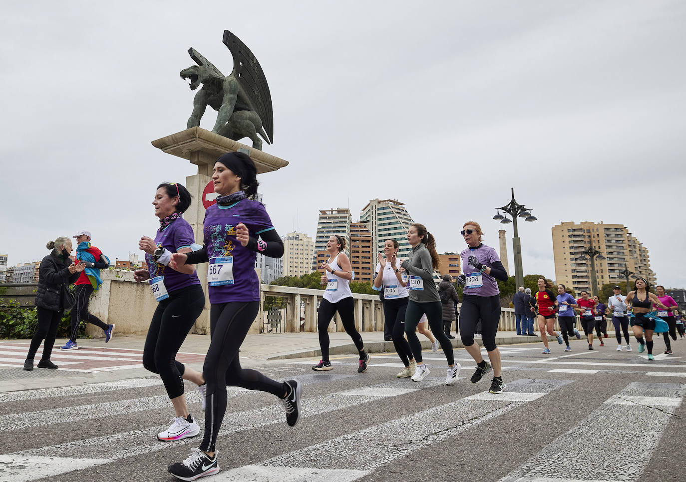 Fotos: Búscate en la carrera 10K Femenina de Valencia