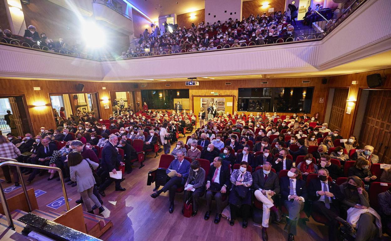 Asistentes a un reciente acto organizado en el Ateneo Mercantil. 