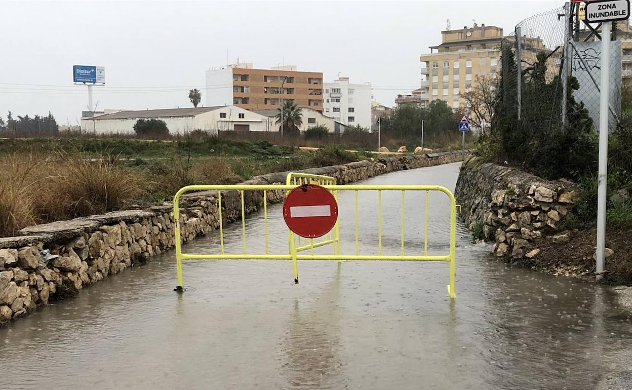 El camí de la Bota, cortado a primera hora de la mañana. 