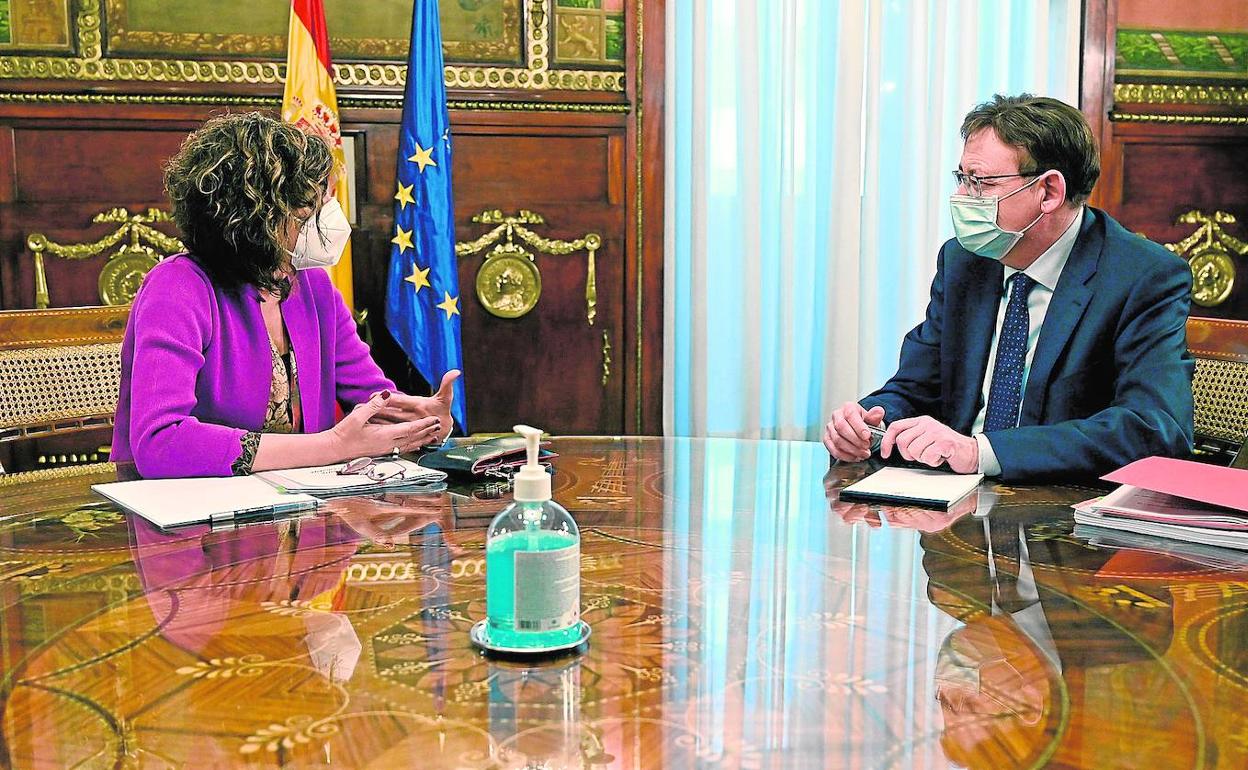 La ministra María Jesús Montero, con el presidente Ximo Puig. 