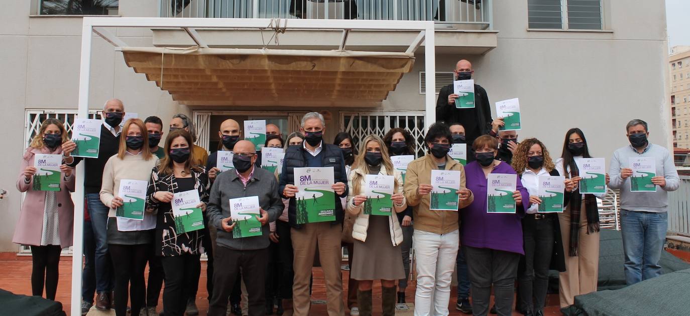 CSIF ha organizado una concentración frente a la sede del sindicato para reclamar igualdad y oponerse a cualquier tipo de discriminación.