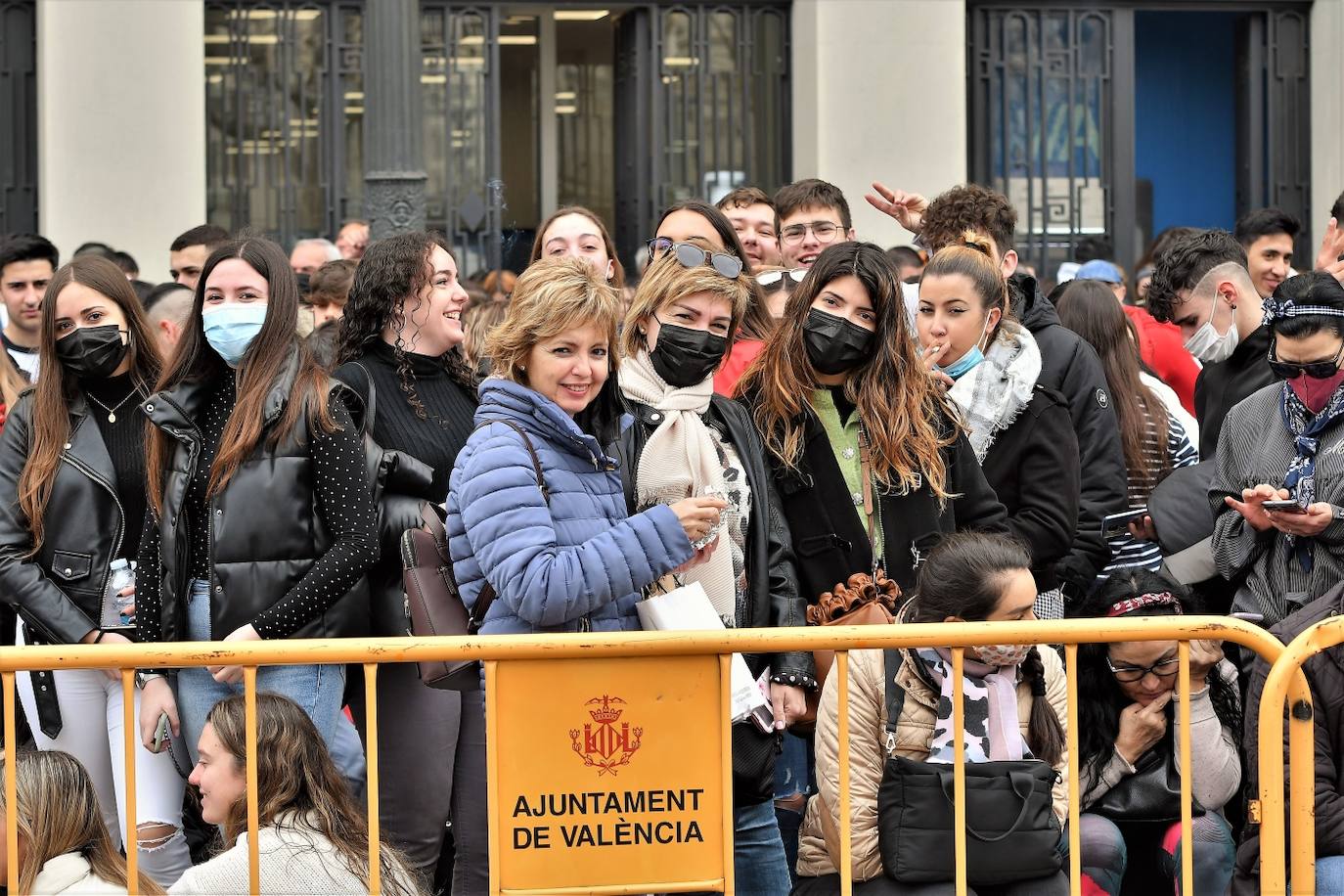 La mascletà del 8 de marzo, Día de la Mujer, ha sido disparada por Reyes Martí. 