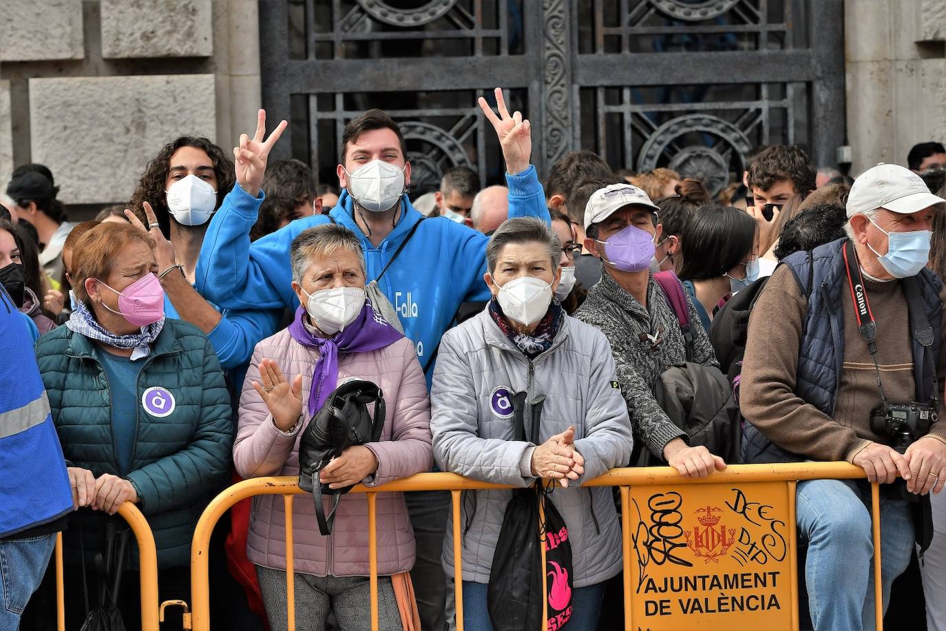 La mascletà del 8 de marzo, Día de la Mujer, ha sido disparada por Reyes Martí. 