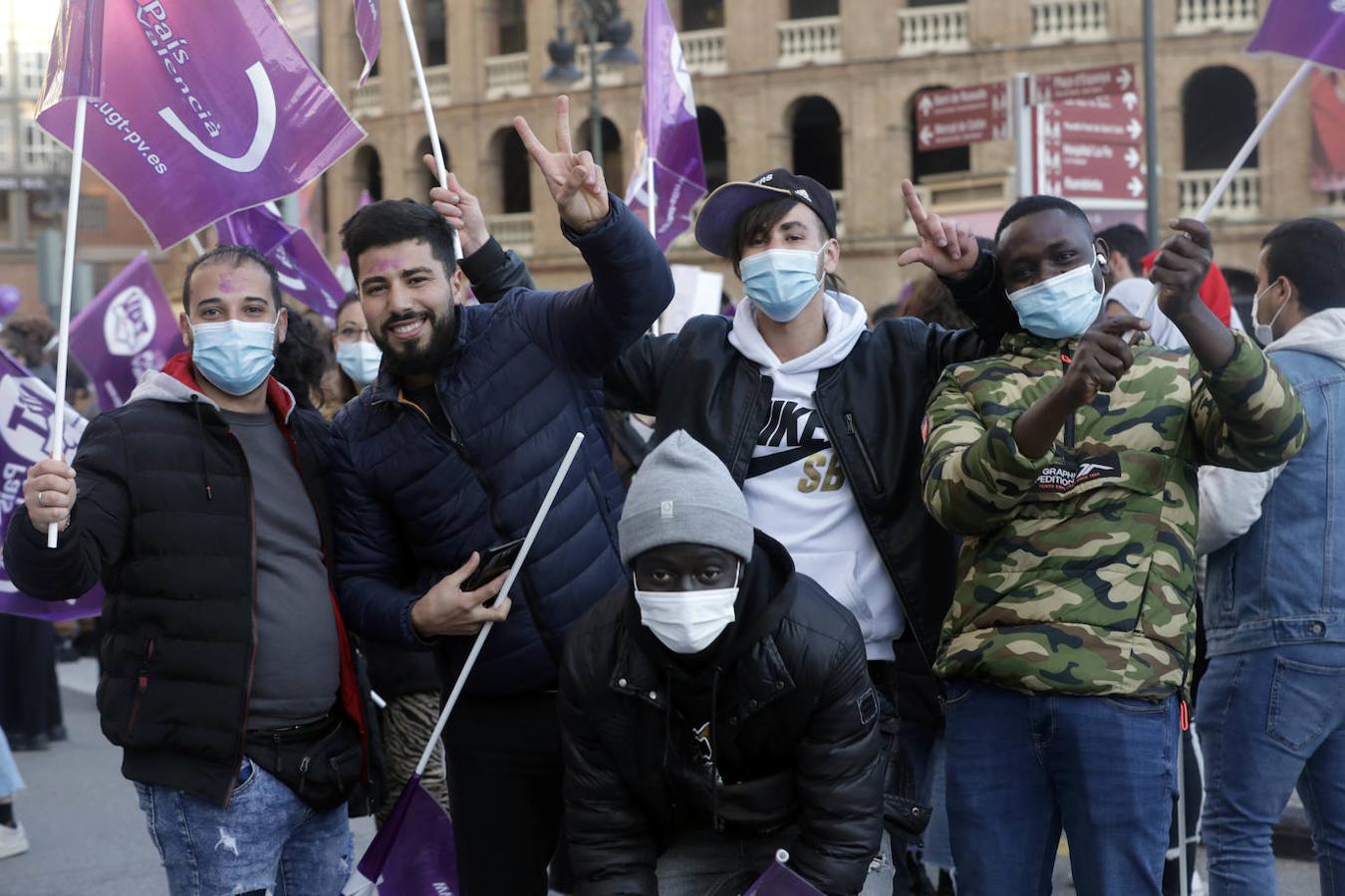 Fotos: Actos y manifestaciones feministas en Valencia por el 8M