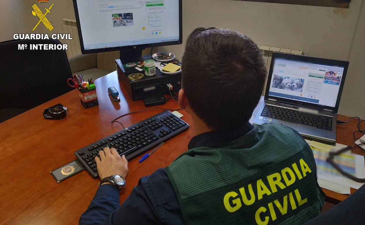 Un agente de la Guardia Civil, en una imagen de archivo. 