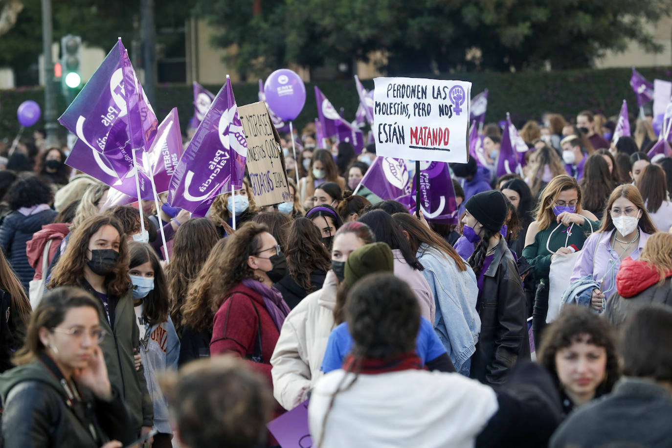 Fotos: Actos y manifestaciones feministas en Valencia por el 8M