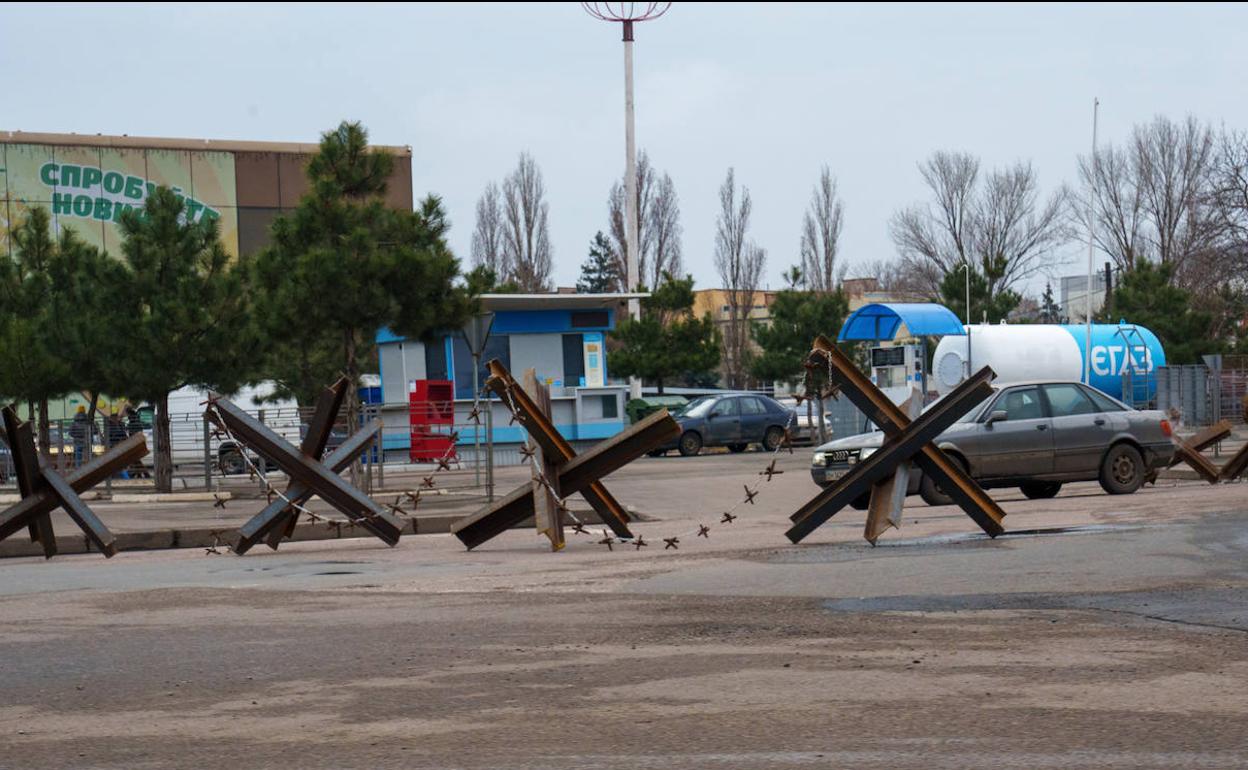 La calles de Odesa se preparan para la llegada de las tropas rusas.