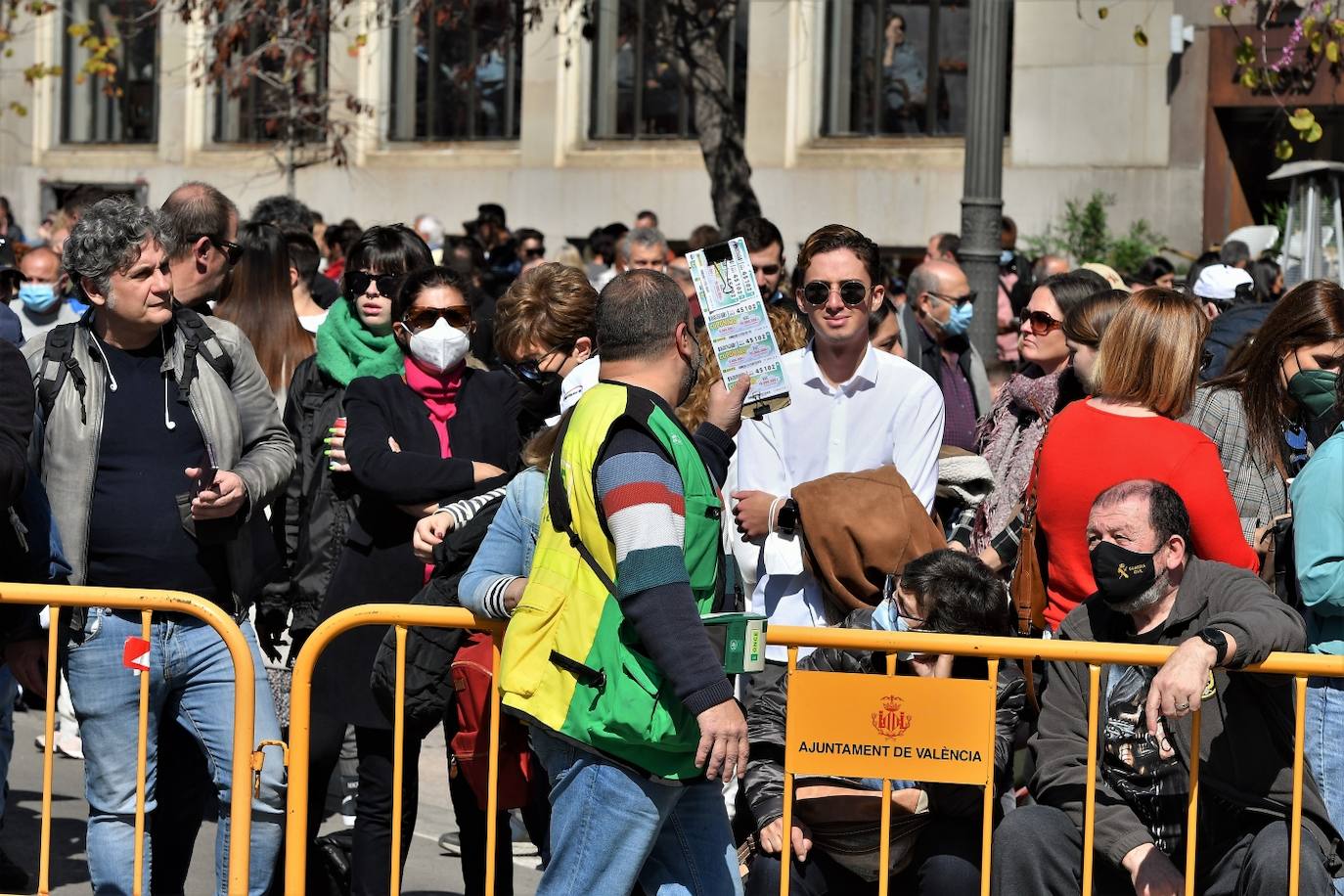 Fotos: Búscate en la mascletà del miércoles 9 de marzo