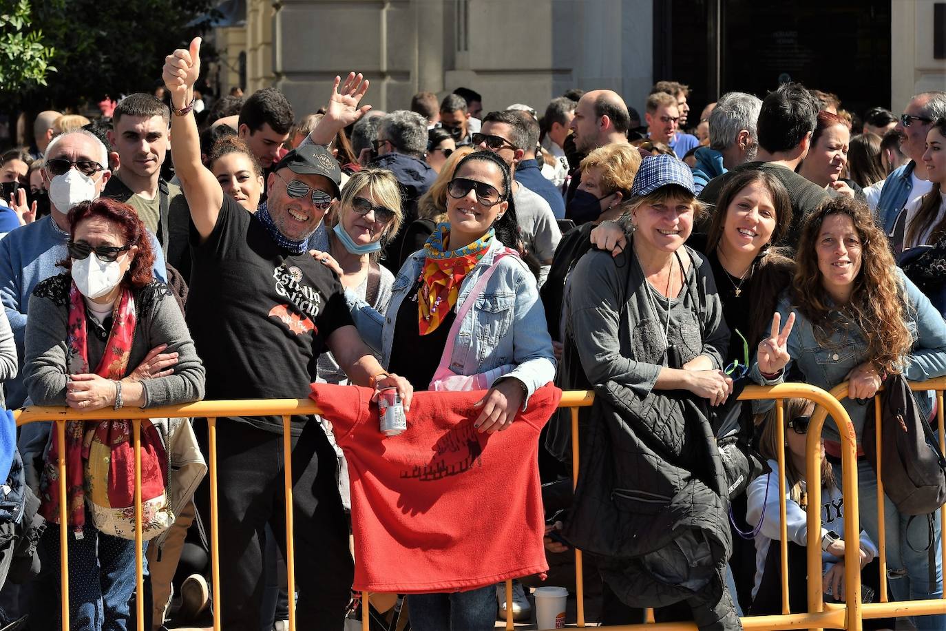 Fotos: Búscate en la mascletà del miércoles 9 de marzo