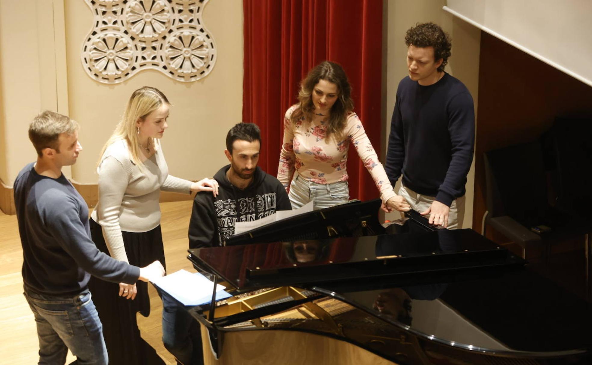 Artistas rusos y ucranianos, pero también españoles e italianos, se han unido para ofrecer varios conciertos benéficos en apoyo de las víctimas de Ucrania. 