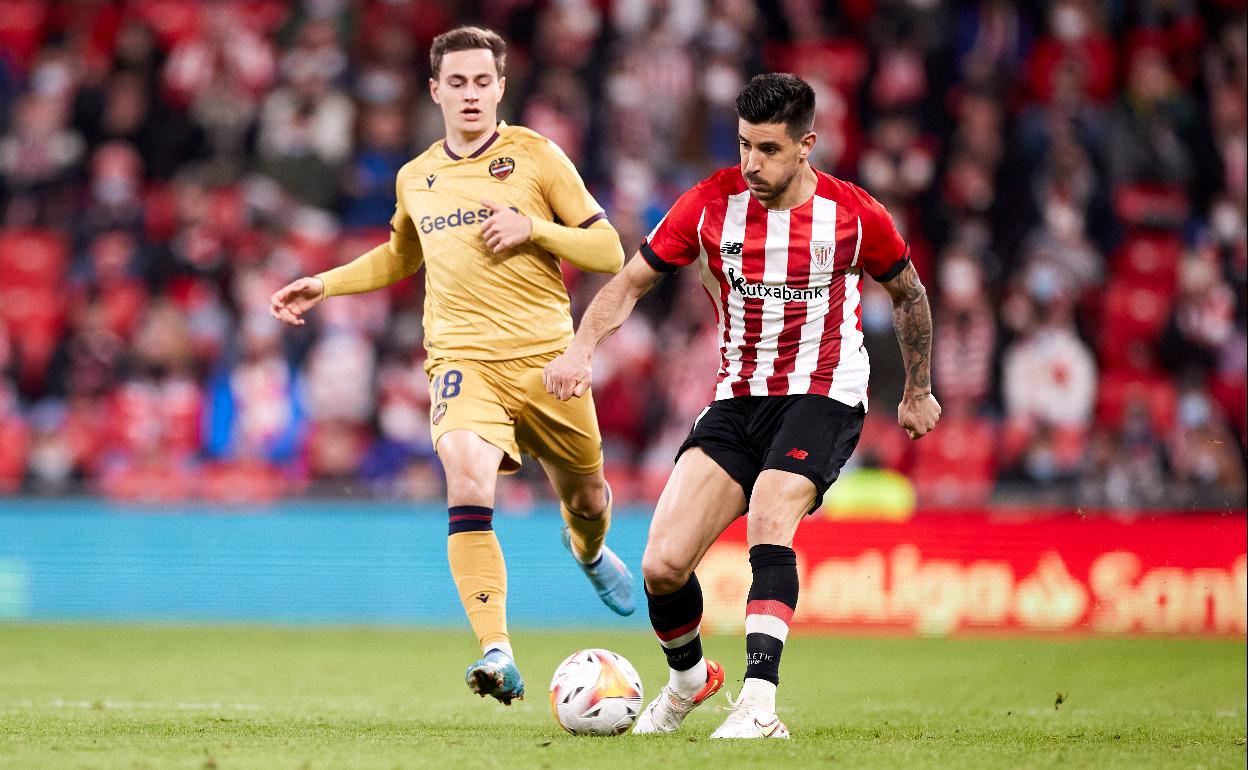 Jorge De Frutos, jugando un partido de Liga frente al Athletic en San Mamés. 