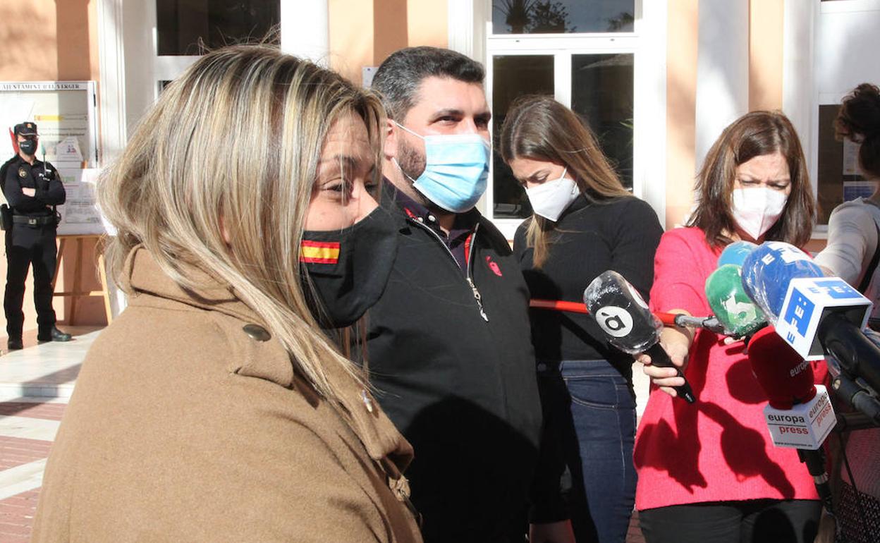 Adela Moncho (PP) y Basili Salort (Compromís) tras el pleno de reprobación de 2021. 