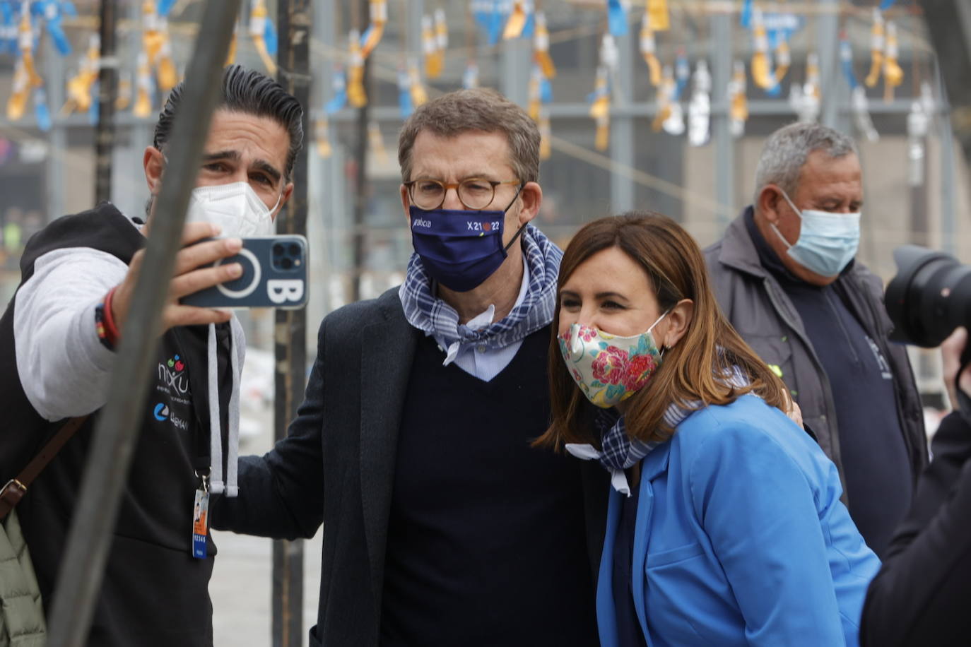 Alberto Núñez Feijóo ha decidido iniciar en Valencia su campaña para dirigir el PP y se ha convertido en el protagonista de la mascletà de este viernes 11 de marzo de 2022, disparada por Pirotecnia Tomás de Benicarló