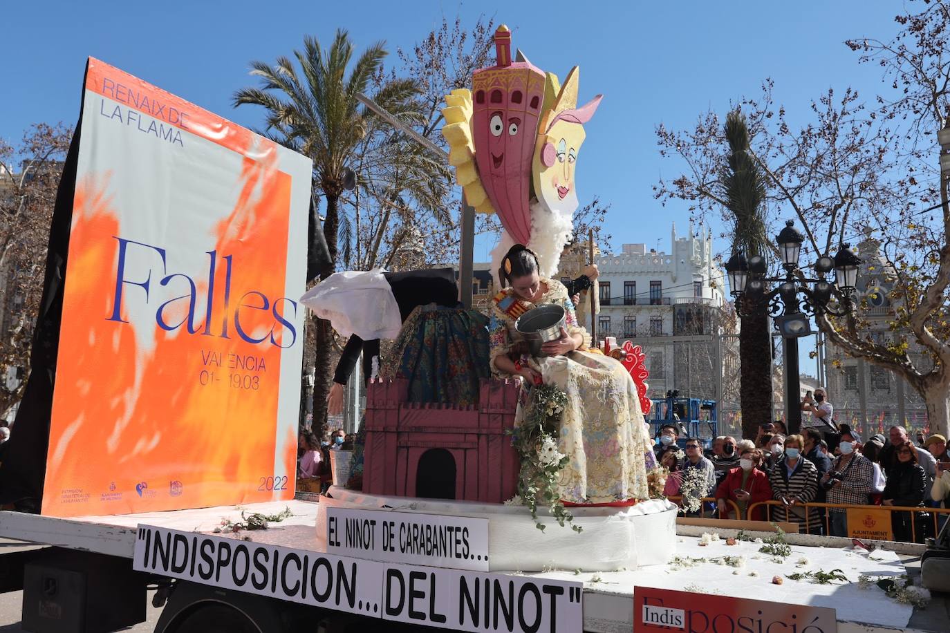 Cinco comisiones participan en el desfile.