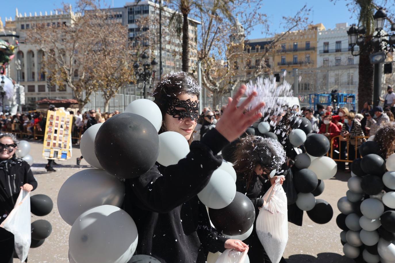 Cinco comisiones participan en el desfile.