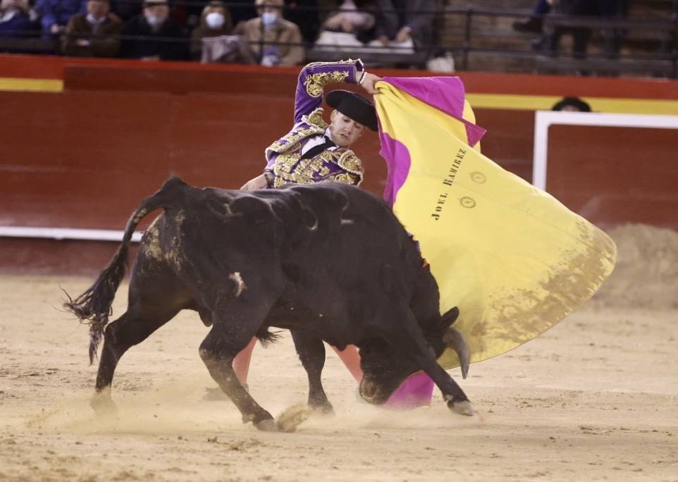 Fotos: Primera novillada de las Fallas 2022