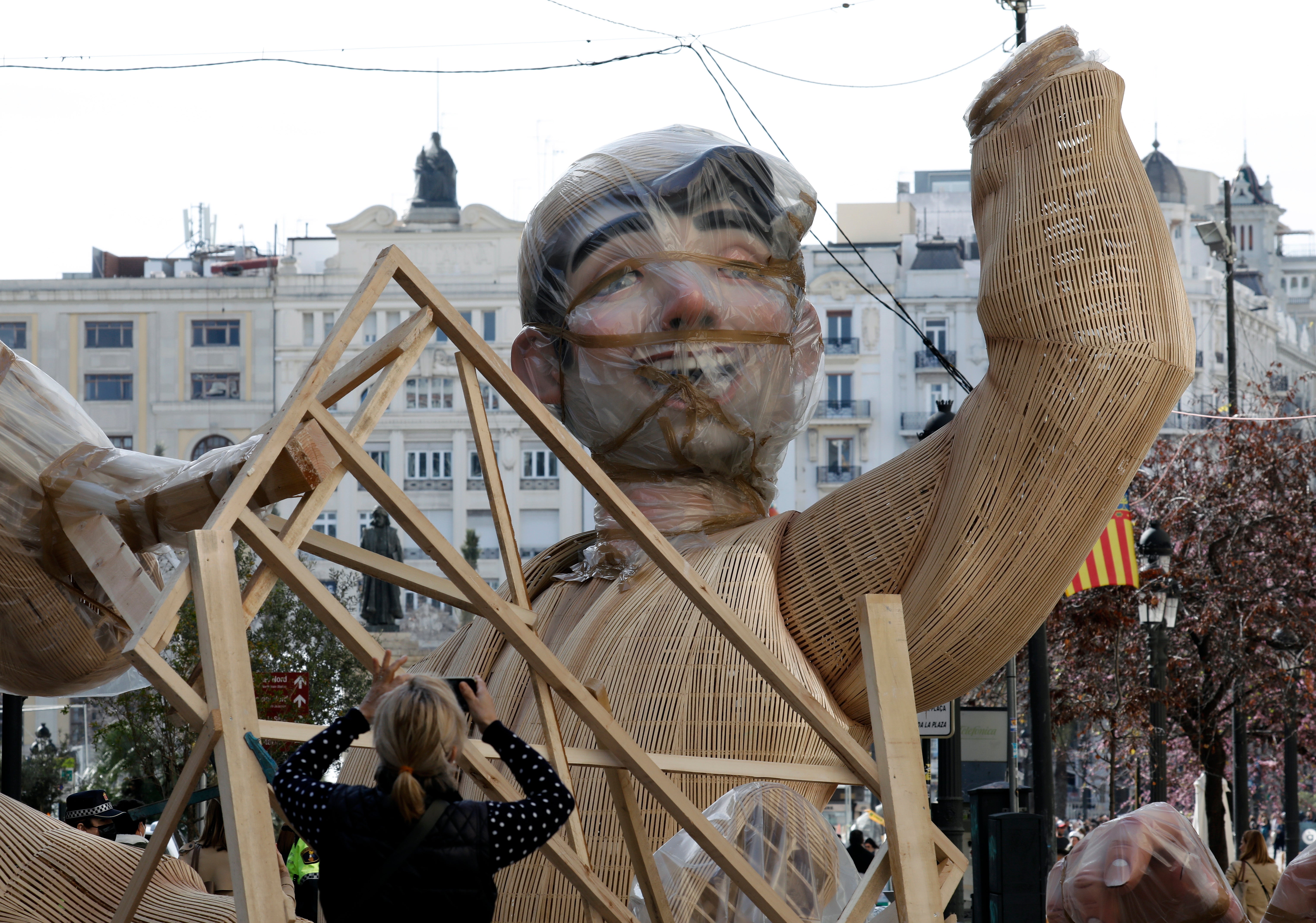 Fotos Fallas Valencia 2022: Las Fallas desafían a las lluvias