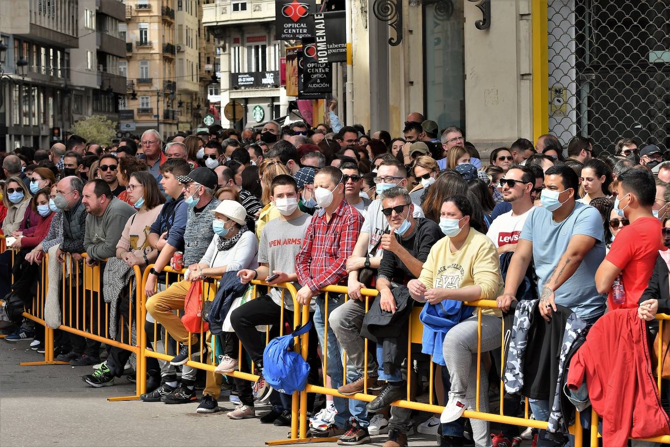 Fotos mascleta domingo: Búscate en la mascletà del domingo 13 de marzo de 2022