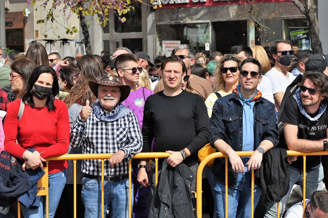 Fotos mascleta domingo: Búscate en la mascletà del domingo 13 de marzo de 2022