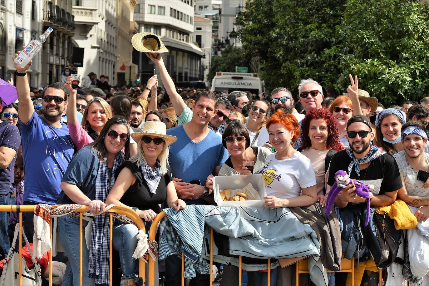 Fotos mascleta domingo: Búscate en la mascletà del domingo 13 de marzo de 2022