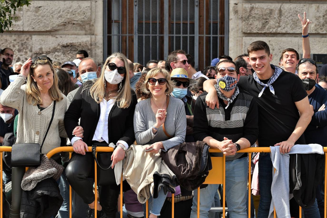 Fotos mascleta domingo: Búscate en la mascletà del domingo 13 de marzo de 2022