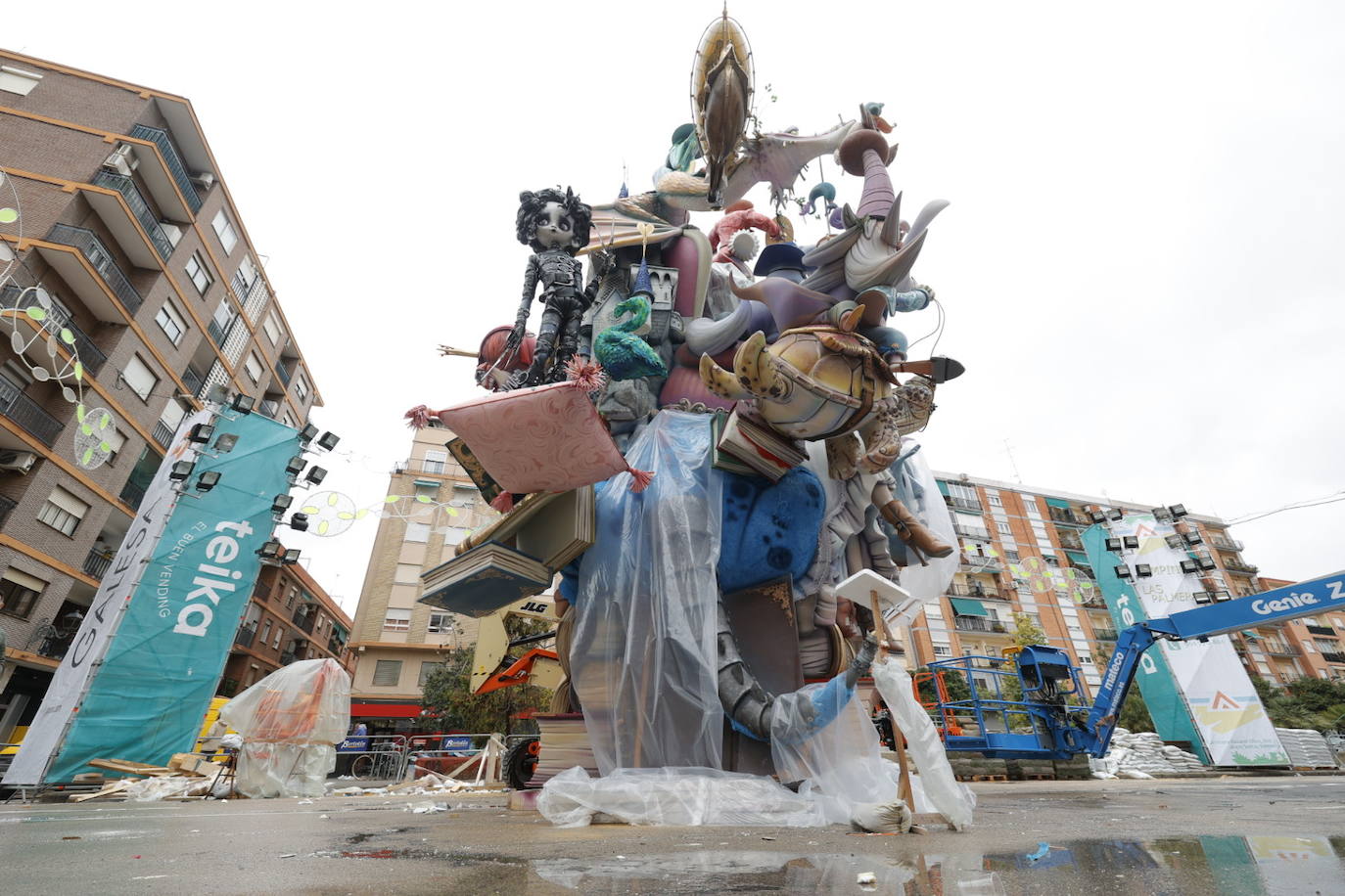 Fotos: Los plásticos que resguardan a las fallas de la lluvia