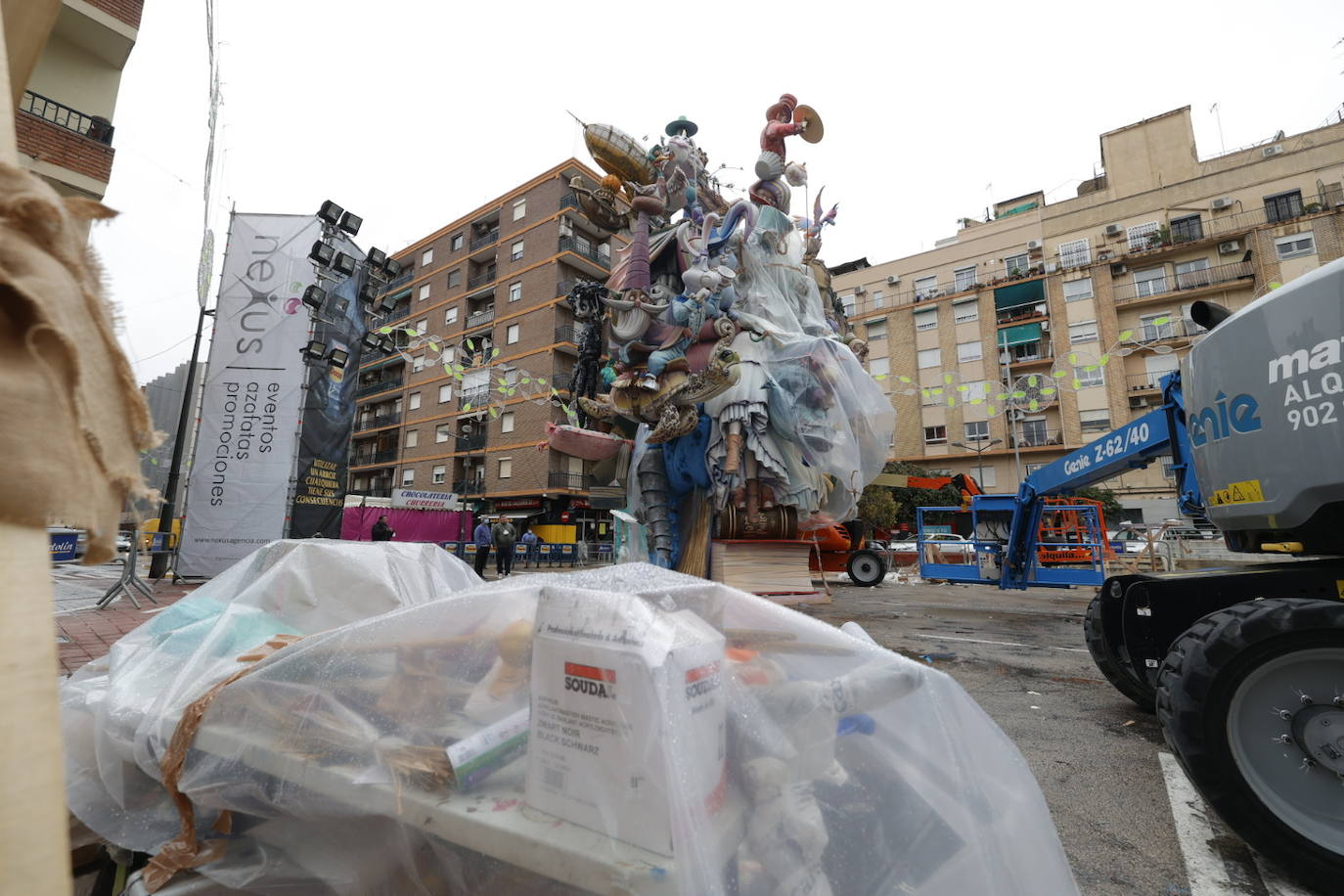 Fotos: Los plásticos que resguardan a las fallas de la lluvia