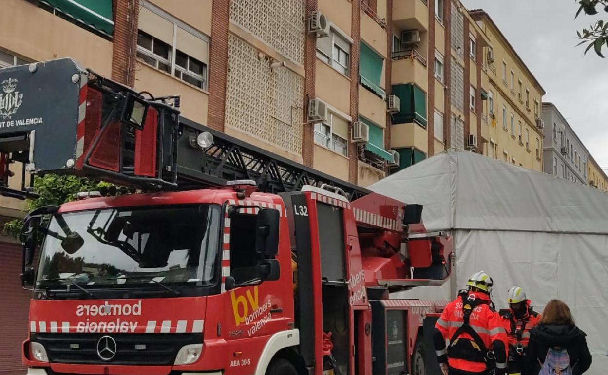 Bomberos en la falla Peset Aleixandre-En Guillem Ferrer