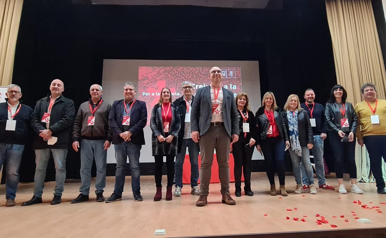 Los miembros de la nueva ejecutiva de los socialistas de la Vall d'Albaida.