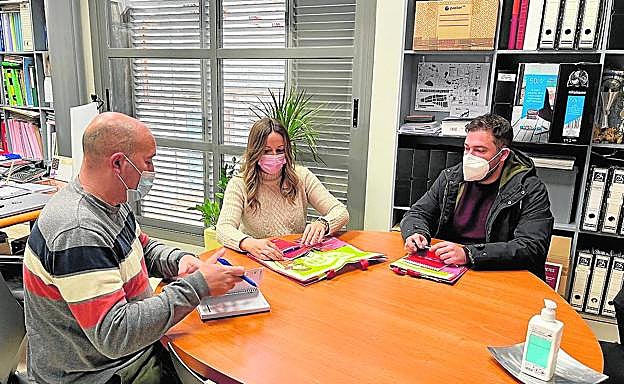 El alcalde de Massamagrell, Paco Gómez, con sus homólogos de Rafelbunyol y Museros.