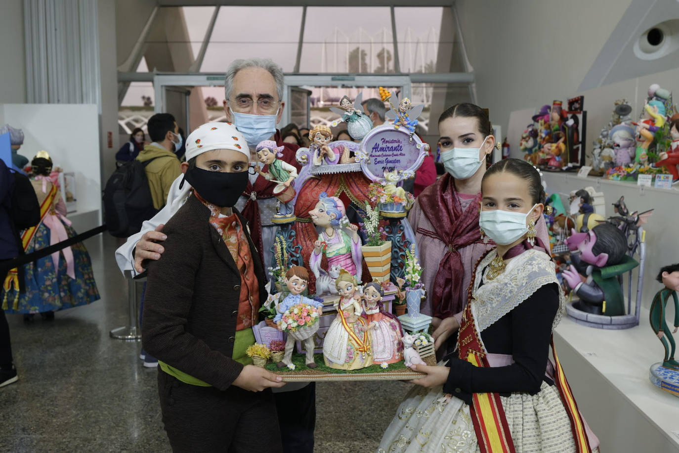 En el segundo puesto ha quedado el ninot de Almirante Cadarso-Conde Altea, del artista Enric Ginestar.