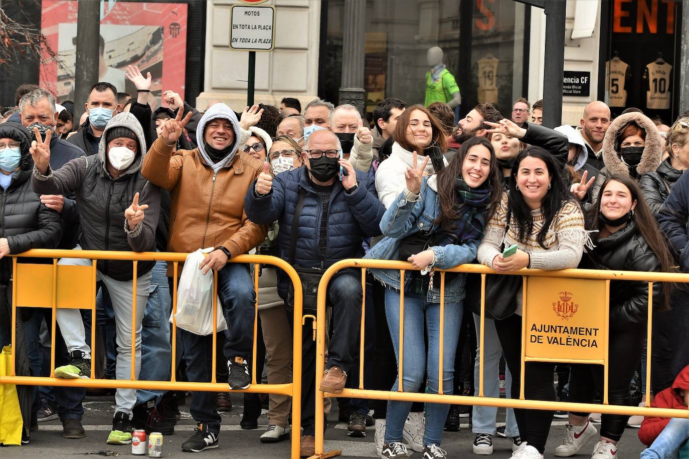 Fotos: Búscate en la mascletà del martes 15 de marzo de 2022