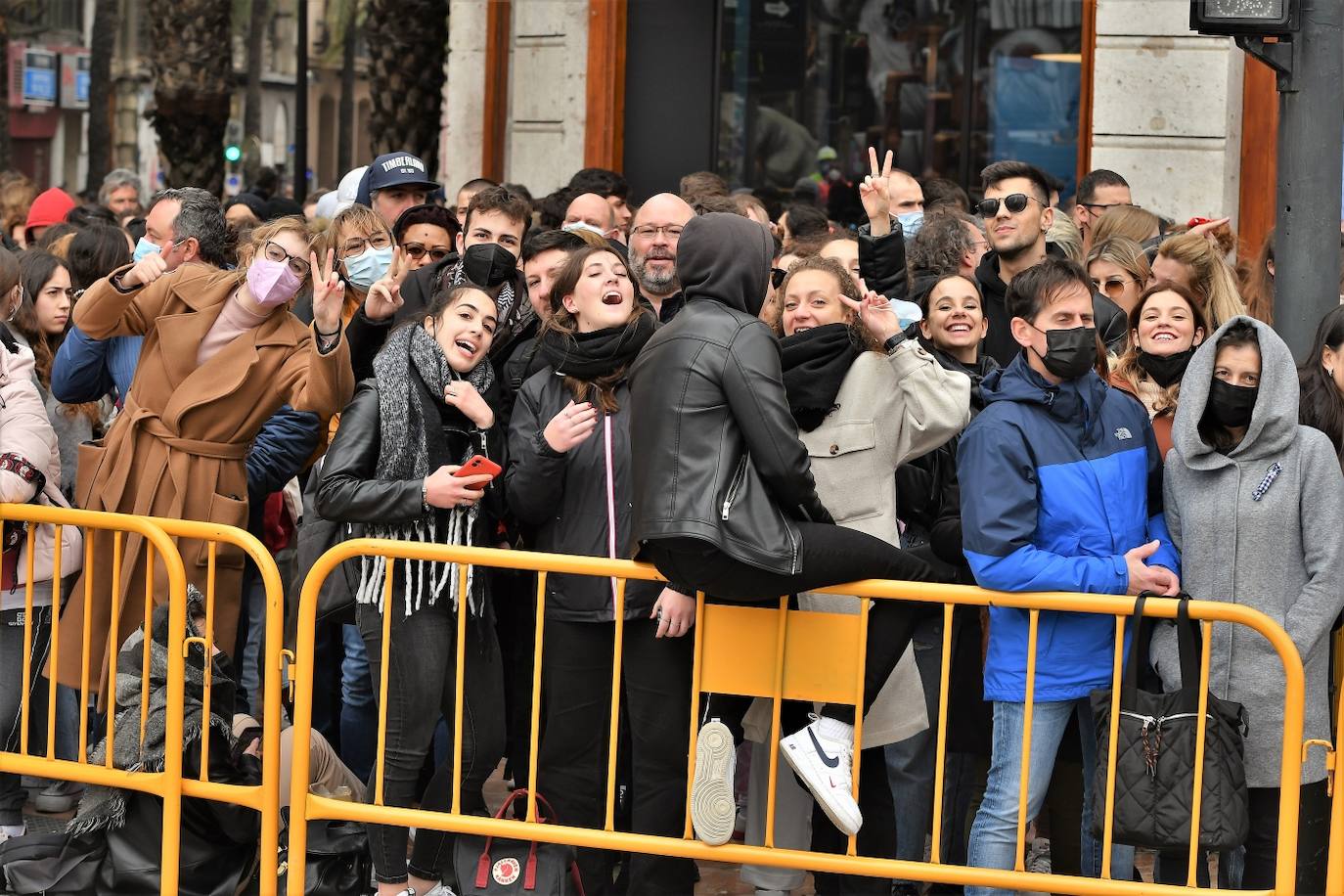 Fotos: Búscate en la mascletà del martes 15 de marzo de 2022