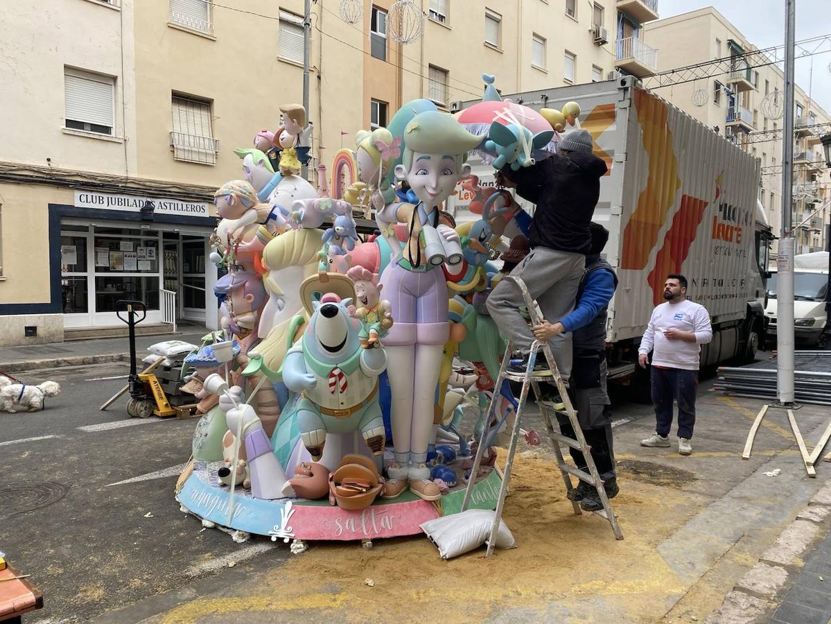 Fotos: La falla infantil de Marvarrosa, trasladada por el viento